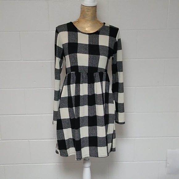 HEIMISH USA BLACK & CREAM BUFFALO PLAID, KNIT,  BABYDOLL MINI DRESS W POCKETS - Picture 1 of 8